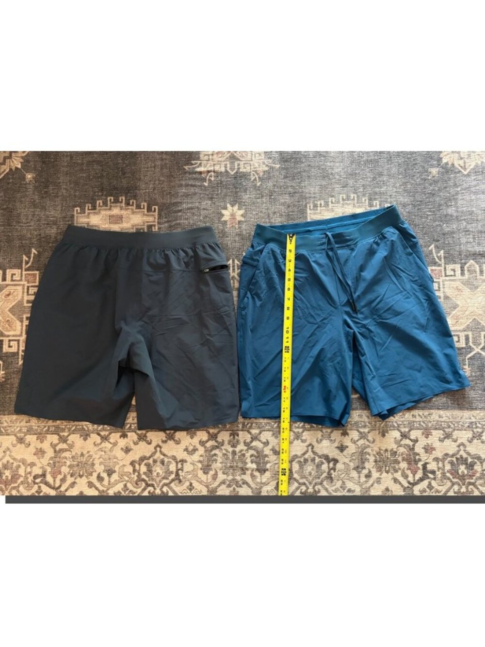 Men's Lululemon Shorts Size Large - Picture 2 of 2